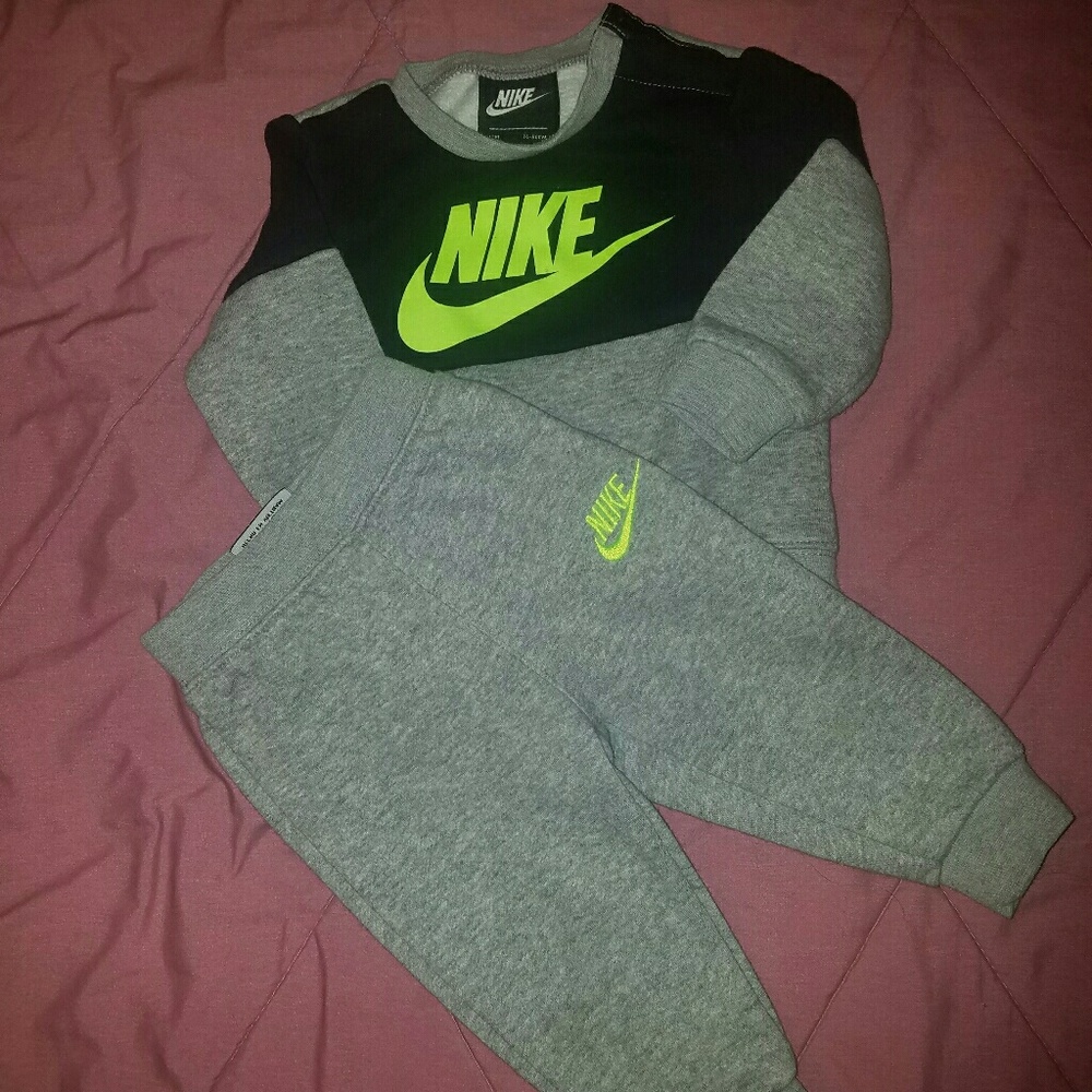 Nike set - Picture 2 of 4